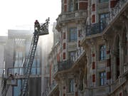 Rund 120 Einsatzkräfte der Feuerwehr kämpften in London gegen das Feuer im Hotel Mandarin Oriental. (Bild: KEYSTONE/AP PA/YUI MOK)