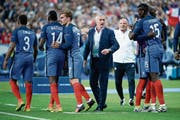 Didier Deschamps (Vierter von links): 1998 als Spieler mit Frankreich Weltmeister – 20 Jahre später als Trainer mit Frankreich Weltmeister? (Bild: Nolwenn Le Gouic/Getty (Paris, 10. Juni 2016))