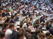 Auslandssemester oder Praktika: Die Teilnahme von Schweizer Studierenden an Austauschprogrammen in Europa wächst. Das zeigt eine neue Studie der nationalen Förderagentur für Austausch und Mobilität Movetia. (Bild: Keystone/GAETAN BALLY)