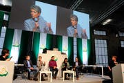 Podiumsdiskussion "City of Change" in der Lokremise St.Gallen mit Milo Rau, Lukas Reimann, Karin Keller-Sutter, Cédric Wermuth, Gülcan Akkaya, Mark Terkessidis (Bild: Ralph Ribi, 28.5.2011)