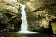 Duschen mal anders: der Chessiloch-Wasserfall. (Bild: David Wüthrich)