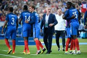 Didier Deschamps (Vierter von links): 1998 als Spieler mit Frankreich Weltmeister – 20 Jahre später als Trainer mit Frankreich Weltmeister? (Bild: Nolwenn Le Gouic/Getty (Paris, 10. Juni 2016))