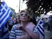 "Mazedonien ist griechisch": Wie im nordgriechischen Pella gingen landesweit Tausende Griechen im Namensstreit mit Mazedonien auf die Strasse. (Bild: KEYSTONE/AP/GIANNIS PAPANIKOS)