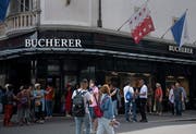 Bei Gruppenreisen hoch im Kurs: die Geschäfte und Boutiquen rund um den Schwanenplatz. (Bild: Corinne Glanzmann)
