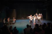 Die Schüler der Klasse 6B führen im Theaterpavillon in Luzern ihr Stück «Die Truhe im Estrich» auf. (Bild: Roger Grütter, Luzern, 5. Juni 2018)