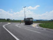 Die Fahrzeuge sollen sich beim Abbiegen hintereinander aufstellen.