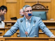 Andreas Glarner (SVP/AG) in der Debatte über die Selbstbestimmungsinitiative im Nationalrat. Das Volk dürfe sich nicht mundtot machen lassen, argumentierte er. Ausserhalb der SVP findet die Initiative keine Unterstützung. (Bild: KEYSTONE/ALESSANDRO DELLA VALLE)