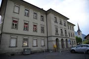 Die SVP Erstfeld ist dagegen, dass im Kirchmattschulhaus künftig kein Schulbetrieb mehr geplant wird. (Bild: Urs Hanhart, Erstfeld, 4. Juni 2018)
