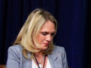 "Es macht nichts, er stirbt sowieso": Die ehemalige Trump-Mitarbeiterin Kelly Sadler äusserte sich bei einer Sitzung im Weissen Haus abfällig über den krebskranken Senator John McCain. (Bild: KEYSTONE/AP/MANUEL BALCE CENETA)
