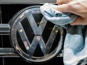 Mit Milliarden-Forderung abgeblitzt: Der deutsche Volkswagenkonzern kann im Abgas-Streit mit dem US-Bundesstaat Illinois einen juristischen Erfolg verbuchen. (Bild: KEYSTONE/EPA/CLEMENS BILAN)