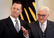 Richard Grenell (links) bei seinem Amtsantritt beim deutschen Bundespräsidenten Frank-Walter Steinmeier. (Michael Sohn/AP, Berlin, 8. Mai 2018)