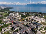 Blick auf den Campus der ETH Lausanne am Genfersee: An den Arc lémanique zog es dieses Jahr gleich drei Bundeshausfraktionen. (Bild: Keystone/LAURENT GILLIERON)