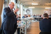 Der Emmer Einwohnerrat bei der Budget-Debatte am 20. März 2018. Im Vordergrund Finanzvorsteher Urs Dickerhof. (Bild: Boris Bürgisser)