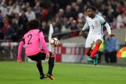 Danny Rose (rechts) im WM-Qualifikationsspiel gegen Schottland. (Bild: Freshfocus)