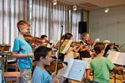 Herisauer Drittklässler musizieren nach einem Jahr Streichunterricht fast wie Profis. (Bild: PD)