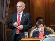 Bürgerliche und Linke schliessen die Reihen, um dem AHV-Kompromiss zur Steuervorlage zum Durchbruch zu verhelfen. (Bild: KEYSTONE/PETER SCHNEIDER)