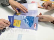 Die Lage auf dem Arbeitsmarkt hat sich aufgehellt, deutlich weniger Arbeitslose und Stellensuchende mussten im Mai für eine Beratung das Regionalen Arbeitsvermittlungszentren (RAV) aufsuchen. (Bild: KEYSTONE/GAETAN BALLY)