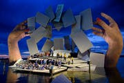 Szene aus "Carmen" an den Bregenzer Seefestspielen (Bild: Gian Ehrenzeller/Keystone)