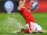 Torjubel von Xherdan Shaqiri in einem roten Tenü - schon bald nicht mehr nur in der Nationalmannschaft? (Bild: KEYSTONE/WALTER BIERI)