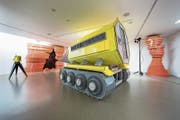 Ein futuristisches Fahrzeug in der von Patrick Graf geschaffenen archäologischen Ausgrabungsstätte. (Bilder: F. X. Brun (Altdorf, 6. Juni 2018))