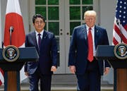 Einen Tag vor dem G7-Gipfel in Québec empfing US-Präsident Donald Trump den japanischen Ministerpräsidenten Shinzo Abe in Washington. (Susan Walsh/AP (7. Juni 2018))