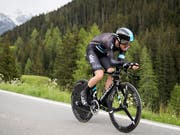 Geraint Thomas - hier im Zeitfahren im Einsatz - ist der neue Leader im Dauphiné (Bild: KEYSTONE/GIAN EHRENZELLER)