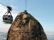Die Luftseilbahn auf den Zuckerhut, Rio de Janeiros berühmtester Aussichtsberg. (Bild: KEYSTONE/EPA/ANTONIO LACERDA)