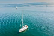 Der Bodensee dient nicht nur dem Freizeitvergnügen, sondern er liefert auch Wärme und Kälte. Hier bei Arbon. (Bild: Urs Bucher)