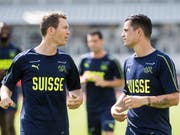 Nicht mehr wegzudenkende Schweizer Teamstützen: Captain Stephan Lichtsteiner (links) und Granit Xhaka (Bild: KEYSTONE/TI-PRESS/ALESSANDRO CRINARI)