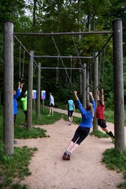 Sporteln an der frischen Waldluft. (Bild: KEYSTONE/Anthony Anex)