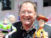 Nimmt nach "ungewollten Umarmungen" den Hut: der Mitgründer des US-Filmstudios Pixar, John Lasseter. (Bild: KEYSTONE/FR170044 AP/KATY WINN)