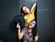 Sarah Akhmetov (oben) und Tamara Attieh (unten) bringen frischen Wind ins Klassenzimmer. (Bild: Stefan Kaiser (7. Juni 2018))