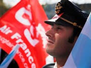 Soll für einen viertägigen Streik nicht mehr ins Cockpit: Pilot der französischen Flugline Air France. (Bild: KEYSTONE/AP/CHRISTOPHE ENA)