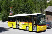 Das Postauto bringt die Gäste über die Isenthalerstrasse zur Seilbahn St. Jakob. Mit der Seilbahn geht’s nach Gitschenen, wo der Naturlehrpfad viel Wissenswertes über die Alp vermittelt. (Bild: PD)