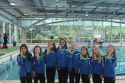 Die Jugend 3 präsentiert stolz die Bronzemedaillen: Angelique Camensch, Yael Lehner, Jael Hollenstein, Hannah Coviz, Carla Jäger, Melania Capozzi, Rebecca Jütz und Luca Nagypál (von links). (Bilder: PD)