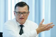Postfinance-CEO Hansruedi Köng spricht während einer Medienkonferenz. (Bild: Peter Klaunzer/Keystone, Bern, 7. Juni 2018)