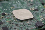 Die Weiterentwicklung der Computertechnologie eröffnet auch der öffentlichen Hand neue Möglichkeiten Dienstleistungen elektronisch anzubieten. Was nicht nur Vorteile hat, sondern auch neue Risiken schafft und etwas kostet. (Bild: Ritchie B. Tongo/KY)