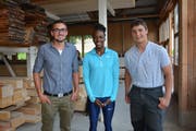 Die drei anwesenden Preisträger, von links: Mirco Signer, Jasmin Giger und Werner Schlegel. (Bild: Beat Lanzendorfer)