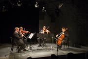 Ensemble Montaigne beim letztjährigen Auftritt im Burgbachkeller Zug, wo das aktuelle Programm am Sonntag wiederholt wird. (Bild: Maria Schmid)