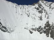 Zwischen Nadeljoch und Nadelhorn ob Saas-Fee stürzte der Berggänger aus dem Aargau in den Tod. Im Bild das Unfallgebiet. (Bild: Kapo Wallis)