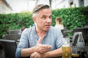 Er merkte in der 6. Klasse, dass er Männer spannender findet als Frauen: Roland Köppel, Internetunternehmer aus St. Gallen. (Bild: Ralph Ribi)