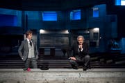 Anna Hohler (links) und Hélène Cattin performen in der Johanneskirche Texte des Wiener Architekten Adolf Loos. (Bild: Pius Amrein, 8. Juni 2018)