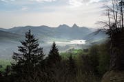 Noch steht diese atemberaubende Aussicht unter nationalem Schutz: Blick von der Rigi auf den Lauerzersee. (Bild: Keystone/Gaetan Bally (1. Mai 2013))
