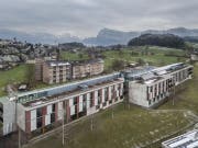 Luftaufnahme vom Kirchfeld, dem Haus für Betreuung und Pflege in Horw. | Bild: Pius Amrein