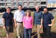 Die Kandidaten der Grünen Steinhausen v.l.n.r.: Anastas Odermatt (Kantonsrat), Andreas Hürlimann (Kantonsrat), Parteipräsidentin Edith Seger,Christoph Zumbühl (Gemeinderat), Beni Wattenhofer (Kantonsrat), nicht auf dem Bild: Sarah Rosenberger. (Bild: PD)