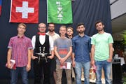 Marco Götte, Wildhaus; Philip Hagmann, Haag; Jan Weber, Sennwald; Florin Strässle, Sax; Jon Ashley, Sevelen Sammy Shabati, Buchs und Arijan Bellaqa (von links) gehören zum ersten Jahrgang der Zimmerleute mit vierjähriger Ausbildung. (Bild: Adi Lippuner)