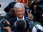 Laut Umfragen vor der Wahl galt der Linksnationalist Andrés Manuel López Obrador von der Partei Morena als Favorit für das Präsidentenamt. (Bild: KEYSTONE/AP/MARCO UGARTE)