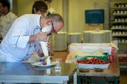 Mit dem Anlas "Mammern am langen Tisch" lud die Unterseegemeinde zum gemeinsamen Essen. (Reto Martin)
