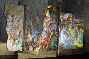 Die Ausstellung «Reduit – die singende Bildmaschine» im Sasso San Gottardo thematisiert Geschichten und Mythen des Gotthards. (Bild: Paul Gwerder (30. Juni 2018))