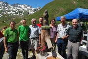 Sie präsentierten die Neuerungen: (oben, von links) Franz Steinegger, SAC-Zofingen-Präsident Beat Weber, Bauchef Ernst Stalder, Zofinger Stadtrat Andreas Rüegger, Hüttenchef-Ehepaar Monika und Edi Müller und Baukommissionspräsiden Robert Matter. (Bild: Tommy Dätwyler (30. Juni 2018))